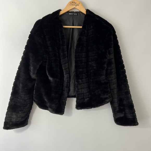 Elegant Black Faux Fur Jacket - Picture 8 of 9